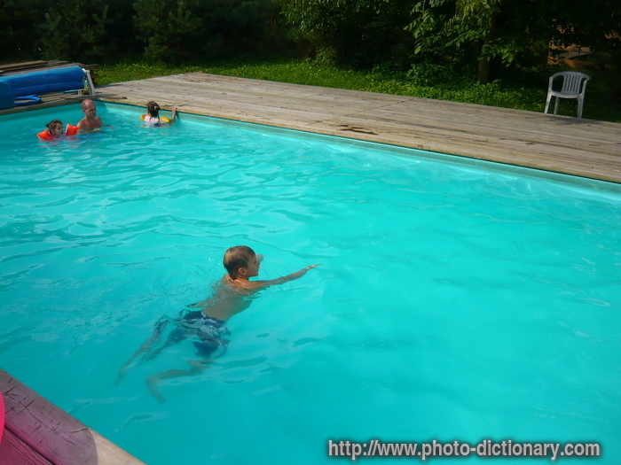 swimming-pool - photo/picture definition - swimming-pool word and phrase image