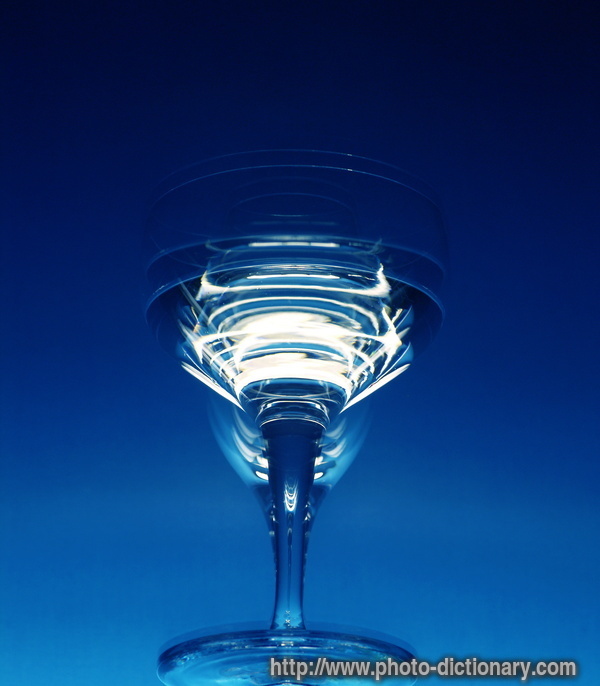 wine glass - photo/picture definition - wine glass word and phrase image