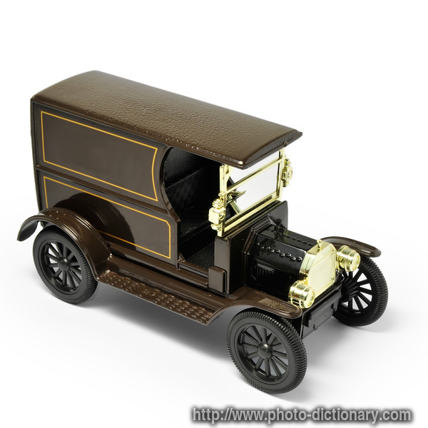 antique car - photo/picture definition - antique car word and phrase image