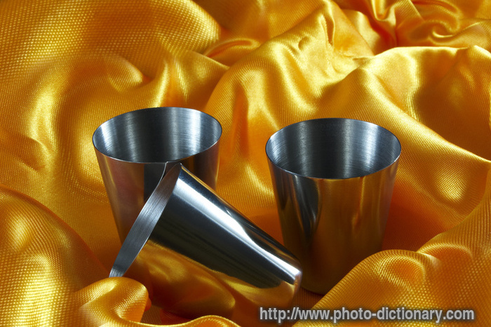 flask cups - photo/picture definition - flask cups word and phrase image