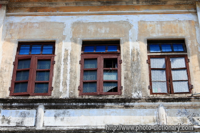 dilapidated - photo/picture definition - dilapidated word and phrase image