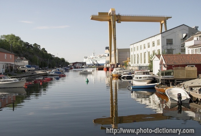 dock - photo/picture definition - dock word and phrase image