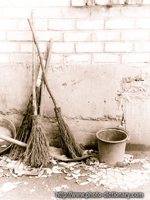 brooms - photo/picture definition - brooms word and phrase image