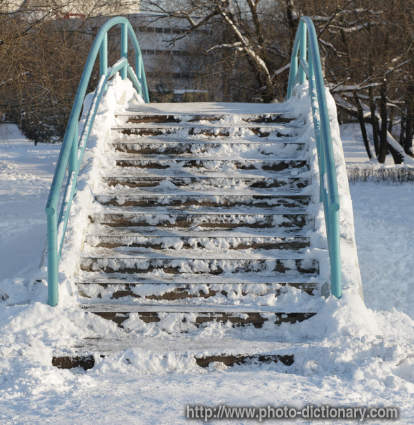 winter bridge - photo/picture definition - winter bridge word and phrase image