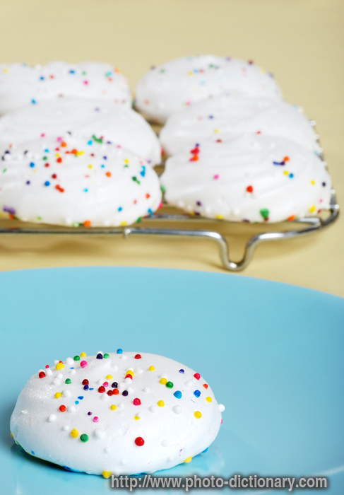 meringue cookie - photo/picture definition - meringue cookie word and phrase image