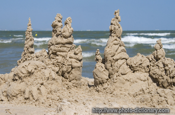 sand castle - photo/picture definition - sand castle word and phrase image