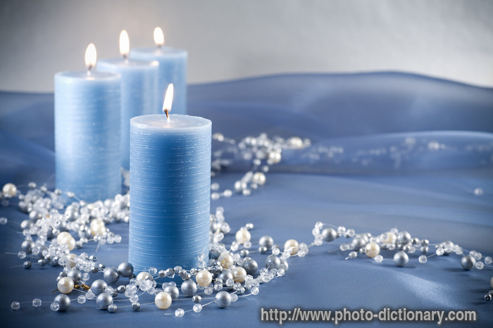 pearl garland - photo/picture definition - pearl garland word and phrase image